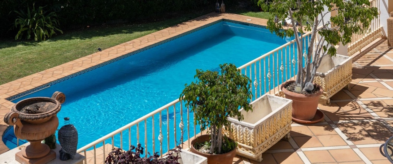 Resale - Villa - El Paraiso