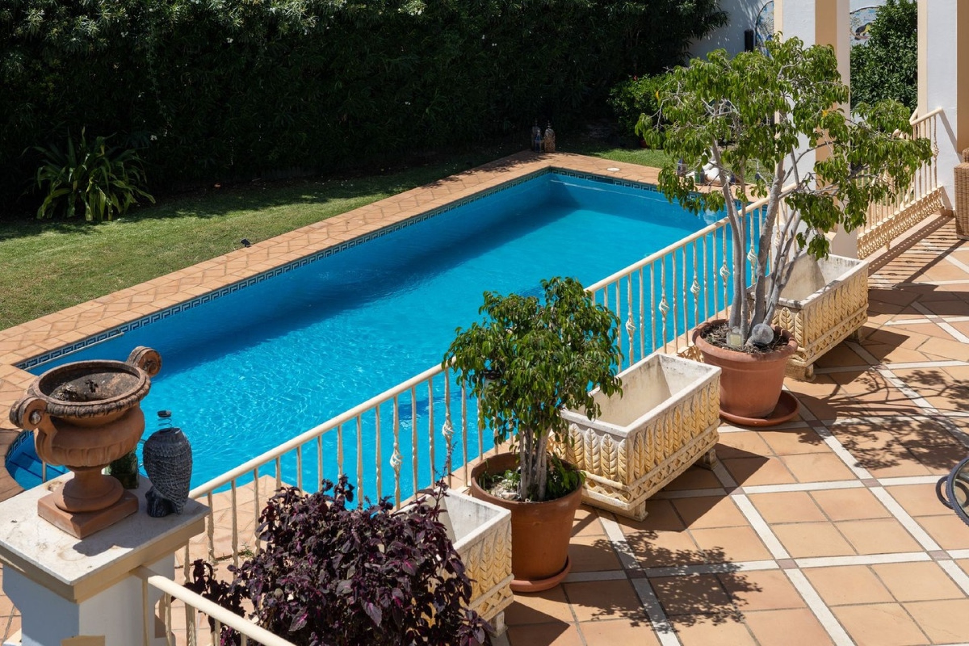Resale - Villa - El Paraiso