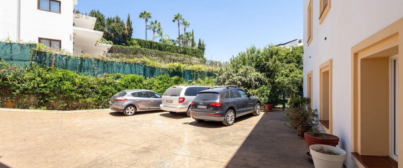 Resale - Villa - El Paraiso