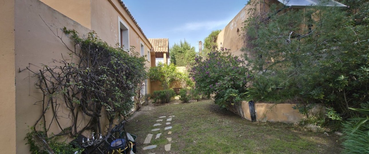 Resale - Villa - Estepona - Atalaya