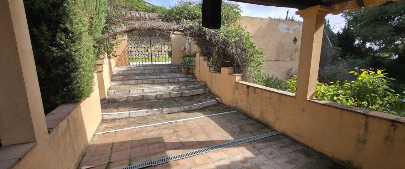 Resale - Villa - Estepona - Atalaya
