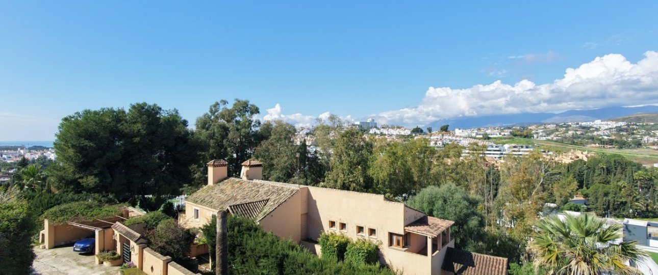 Resale - Villa - Estepona - Atalaya