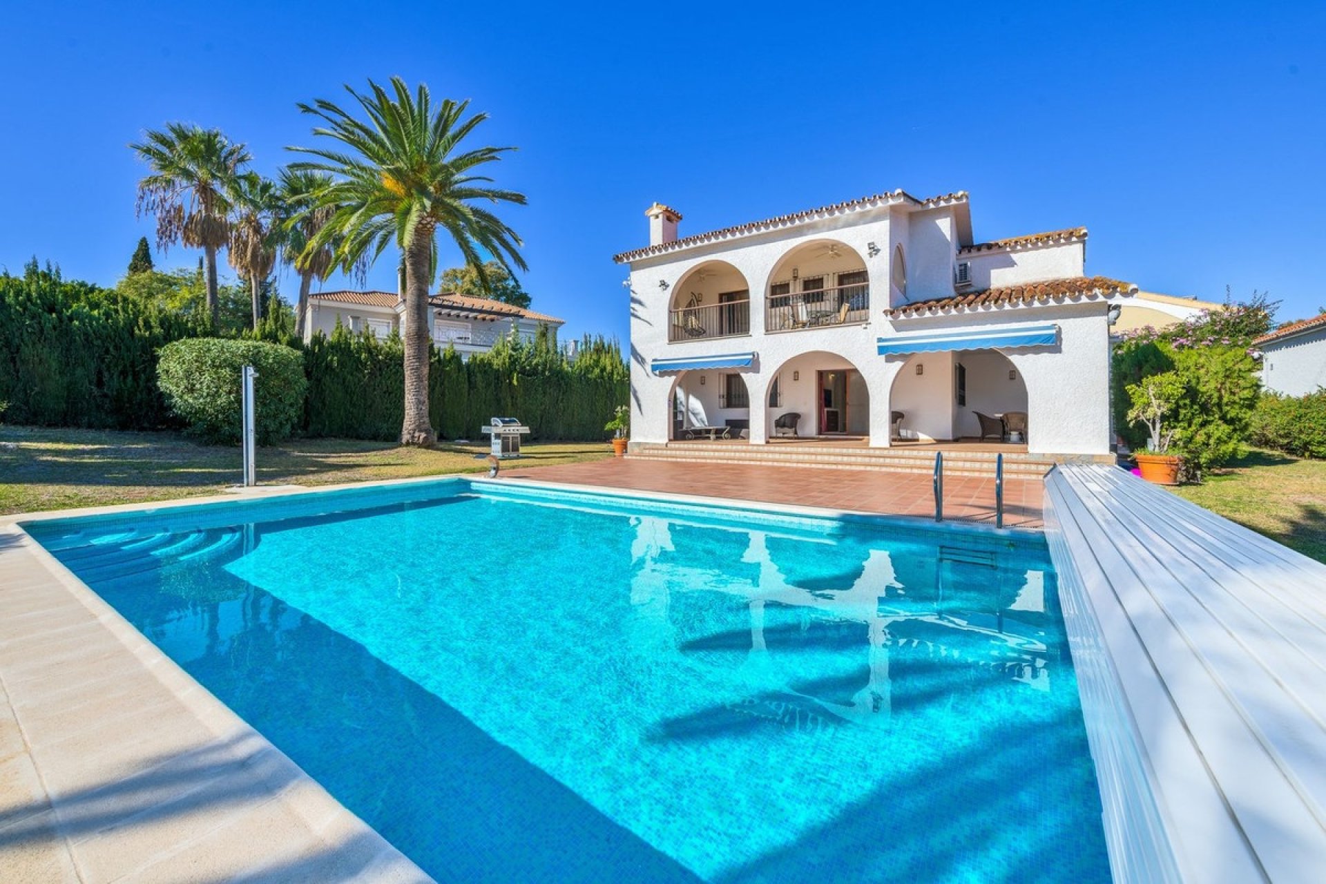 Resale - Villa - Estepona - Atalaya