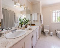 Resale - Villa - Estepona - Atalaya