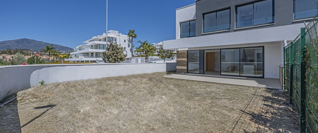 Resale - Villa - Estepona - Atalaya
