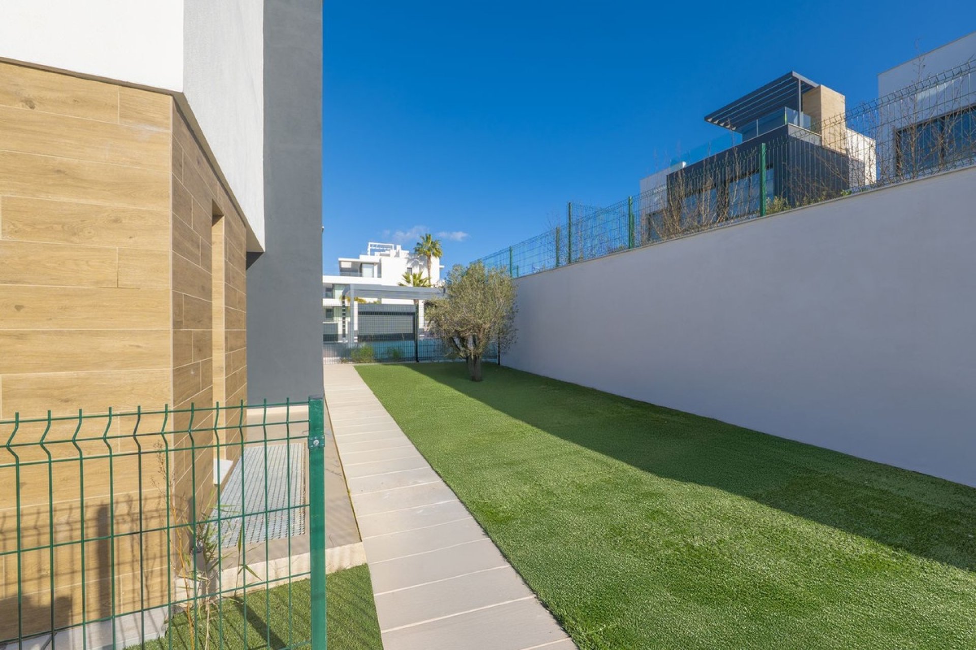Resale - Villa - Estepona - Atalaya