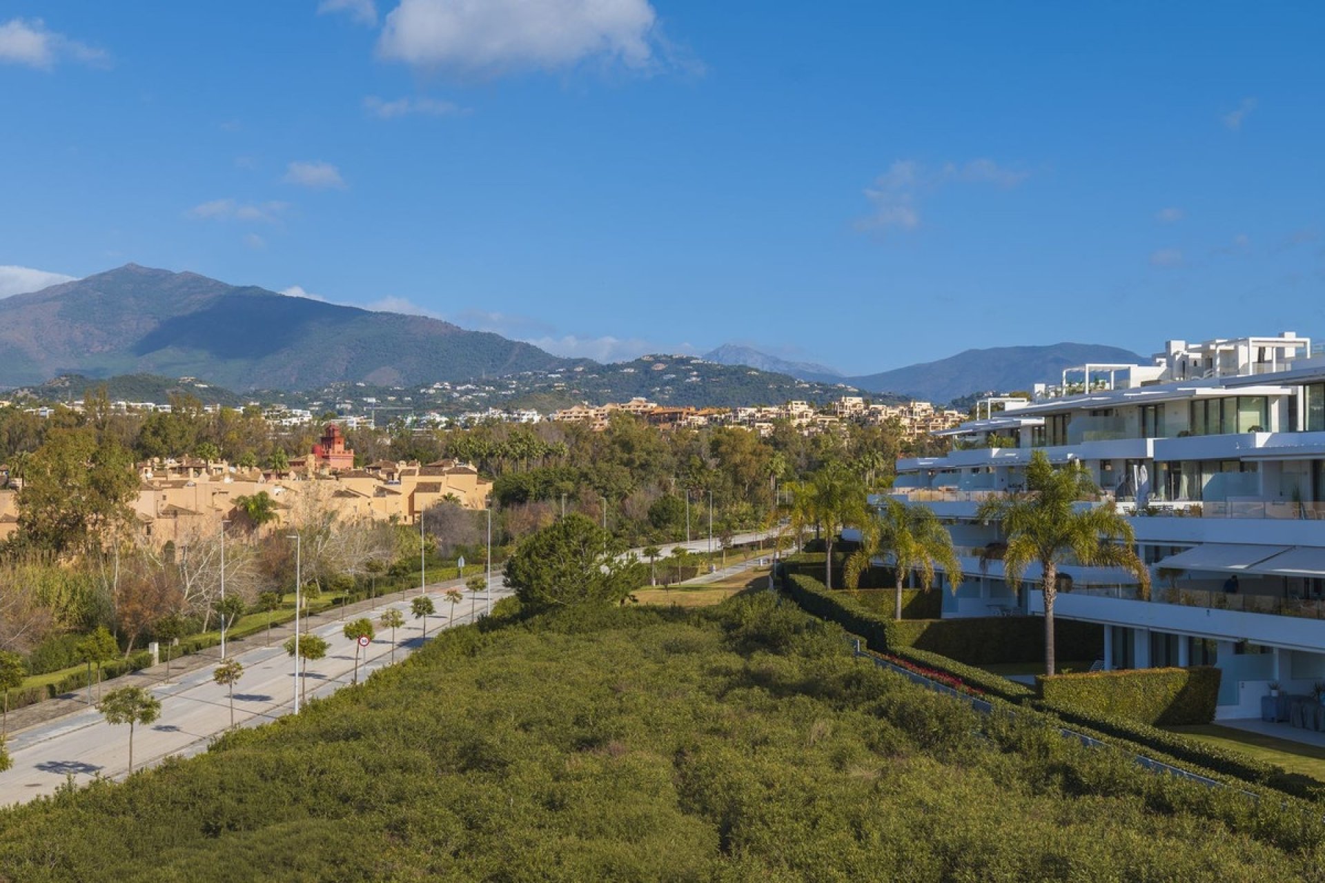 Resale - Villa - Estepona - Atalaya