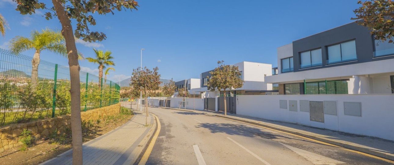 Resale - Villa - Estepona - Atalaya
