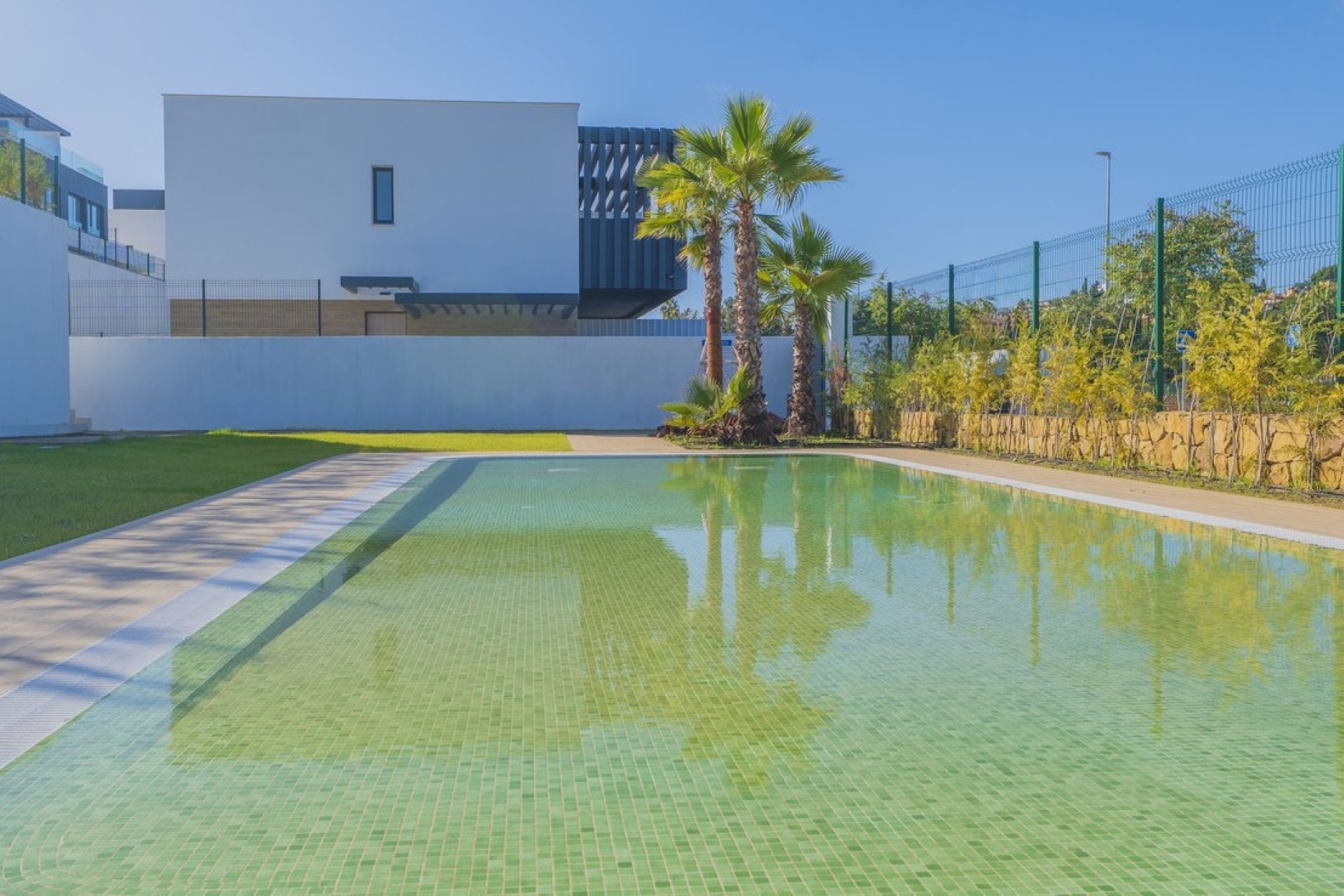 Resale - Villa - Estepona - Atalaya