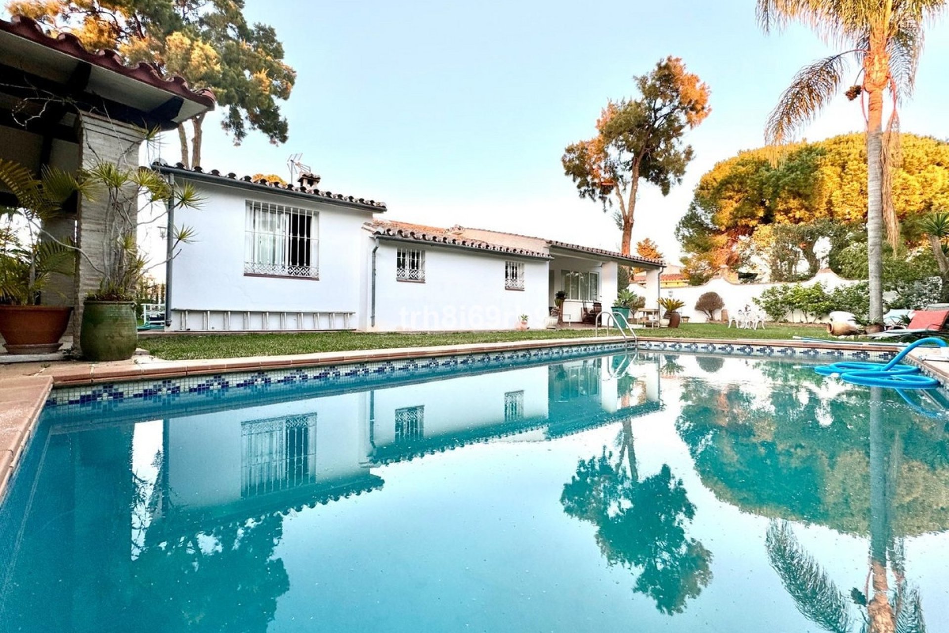 Resale - Villa - Estepona - Atalaya
