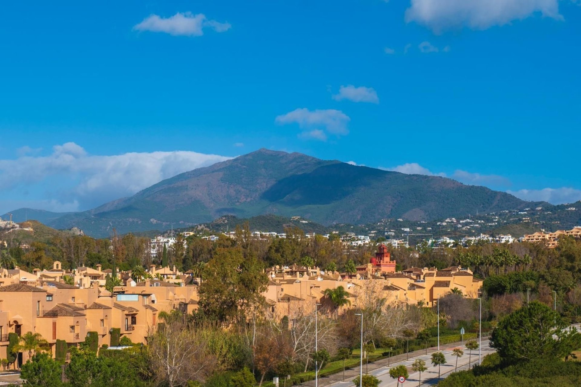 Resale - Villa - Estepona - Atalaya