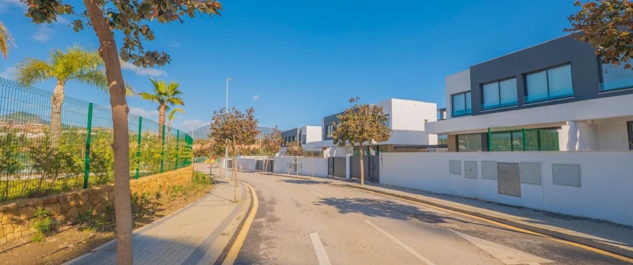 Resale - Villa - Estepona - Atalaya