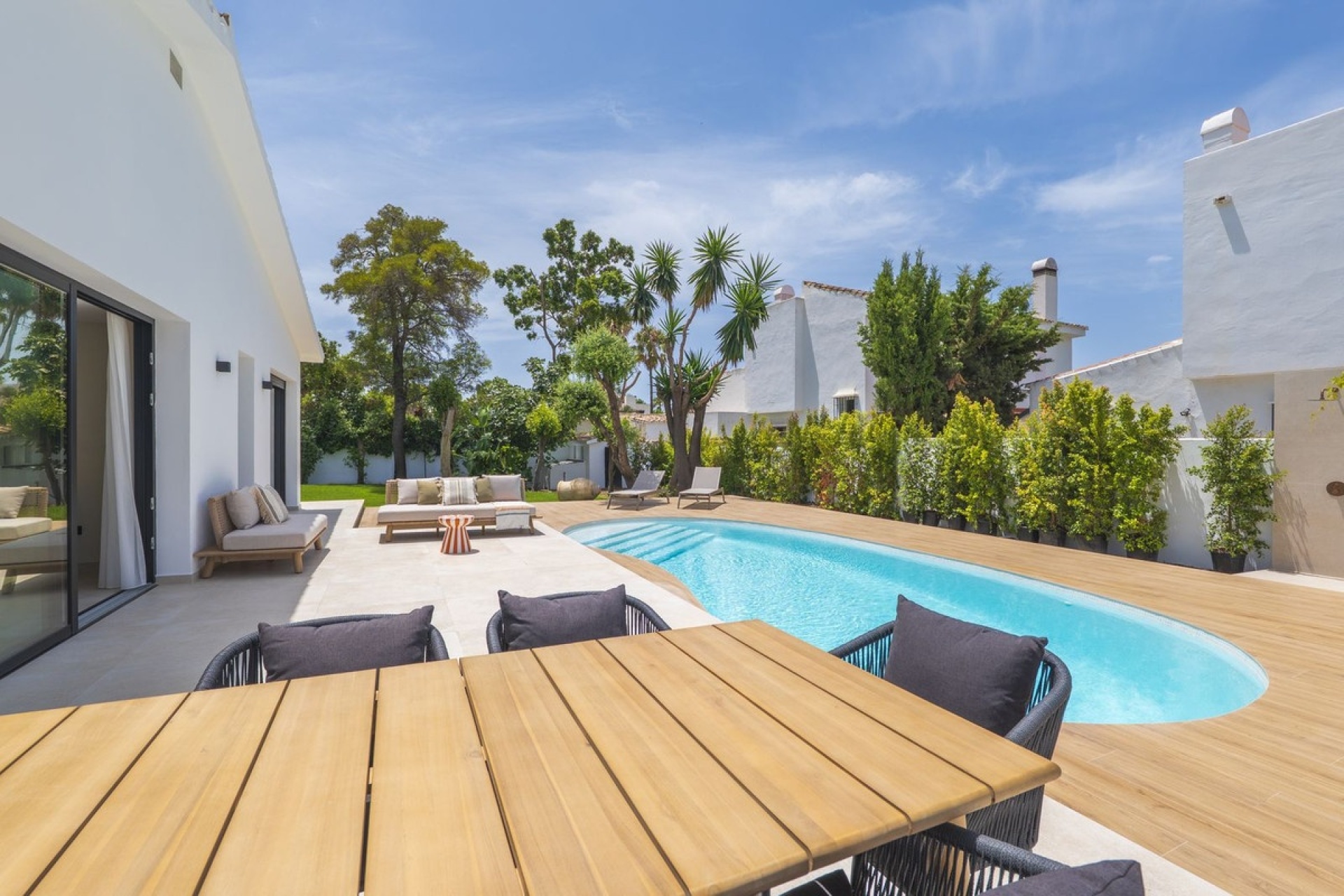 Resale - Villa - Estepona - Atalaya