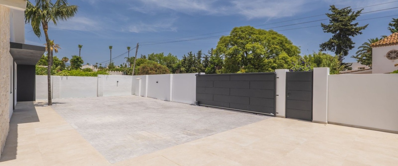Resale - Villa - Estepona - Atalaya