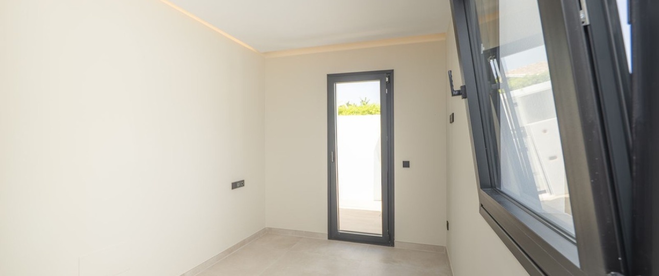 Resale - Villa - Estepona - Atalaya