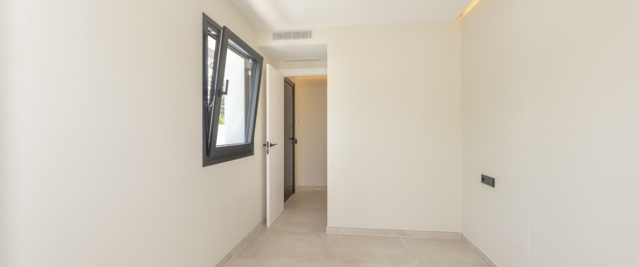 Resale - Villa - Estepona - Atalaya