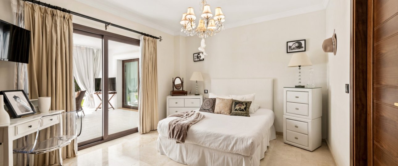 Resale - Villa - Estepona - Atalaya