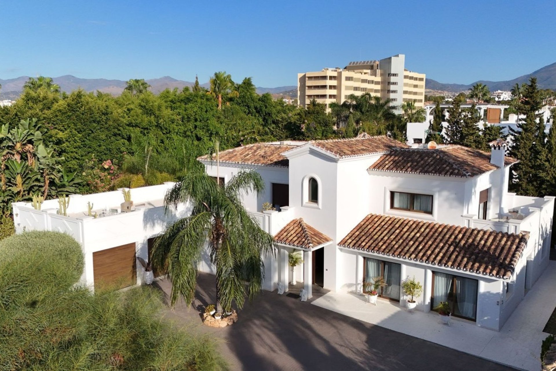 Resale - Villa - Estepona - Atalaya