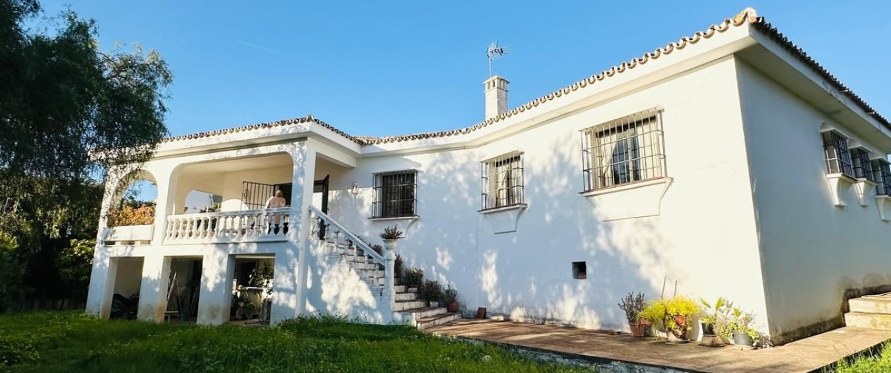 Resale - Villa - Estepona - Atalaya