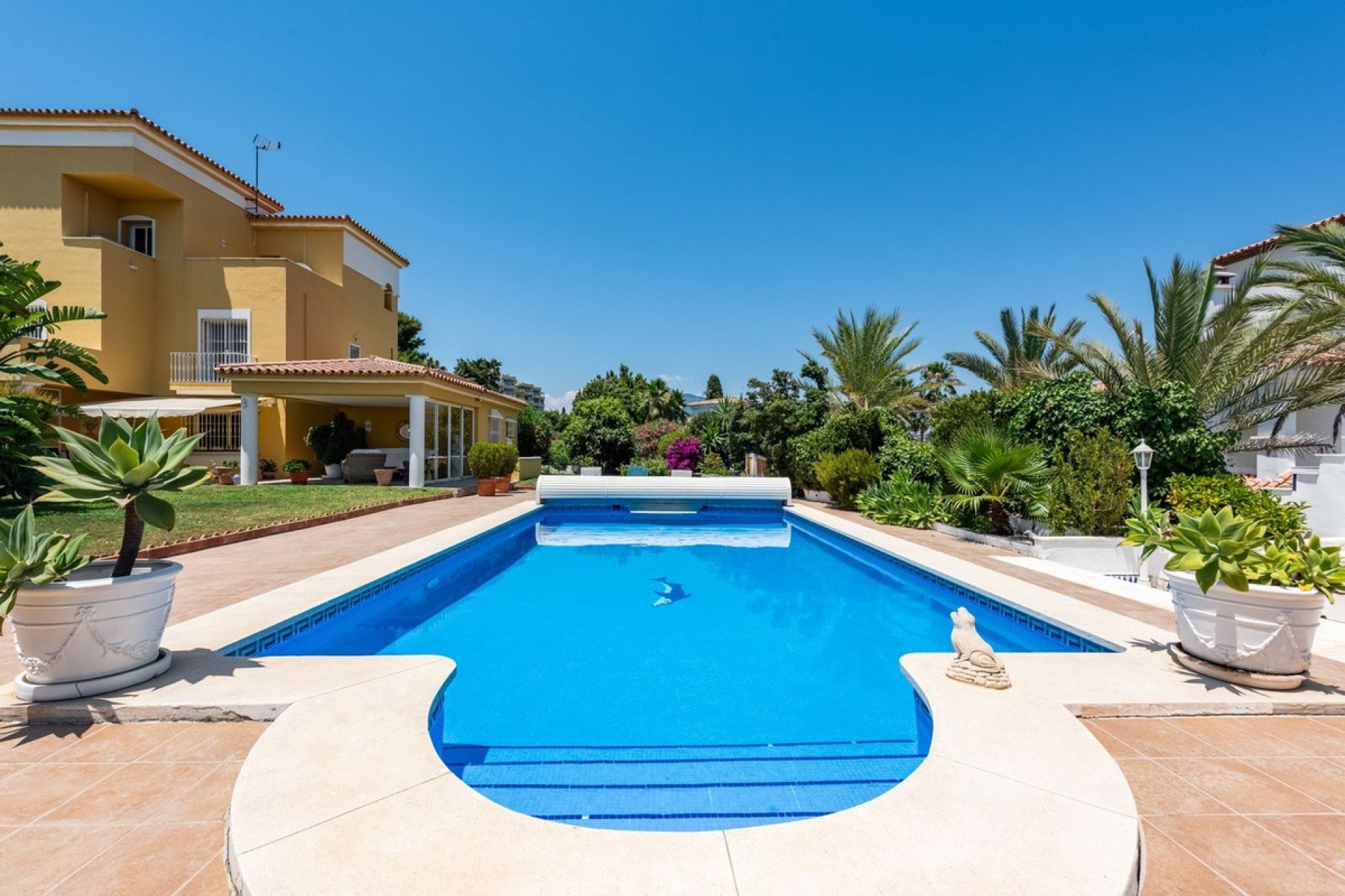 Resale - Villa - Estepona - Atalaya