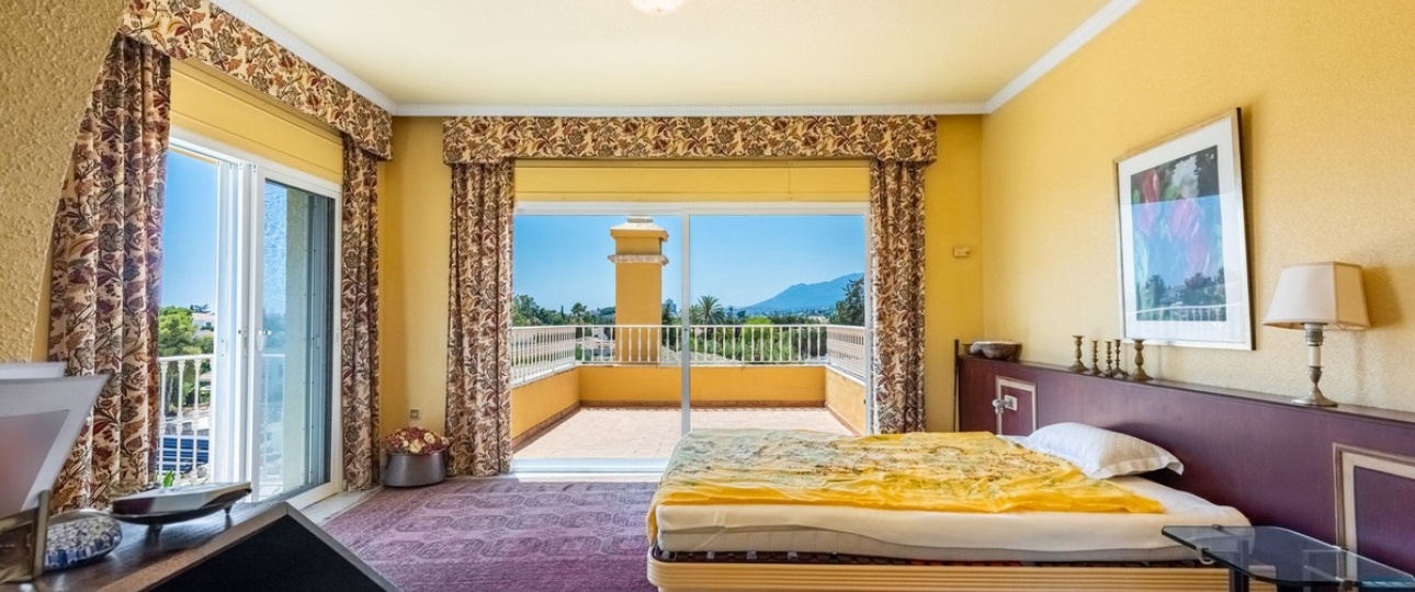 Resale - Villa - Estepona - Atalaya