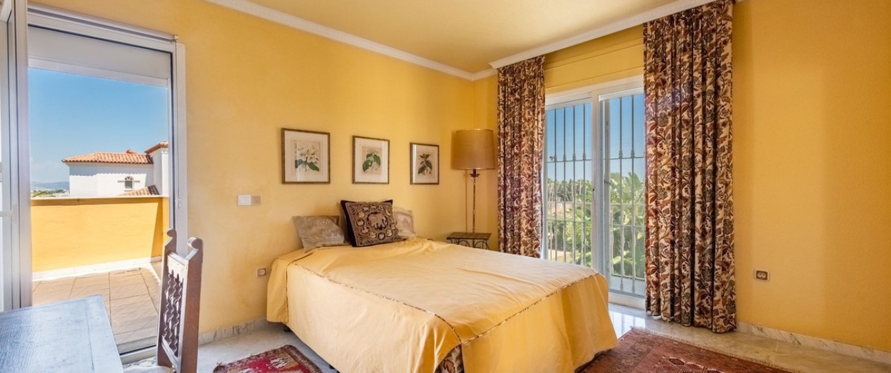 Resale - Villa - Estepona - Atalaya