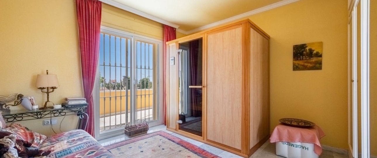 Resale - Villa - Estepona - Atalaya