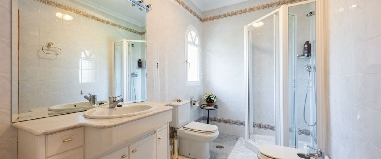 Resale - Villa - Estepona - Atalaya