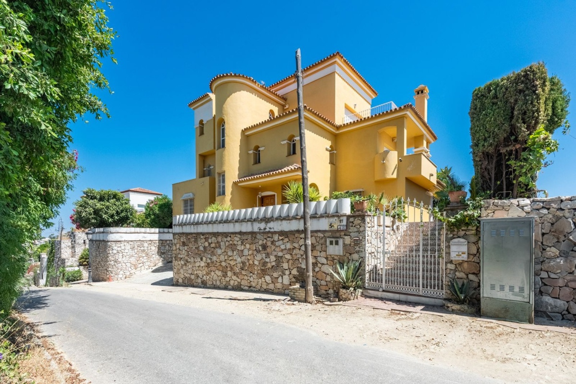 Resale - Villa - Estepona - Atalaya