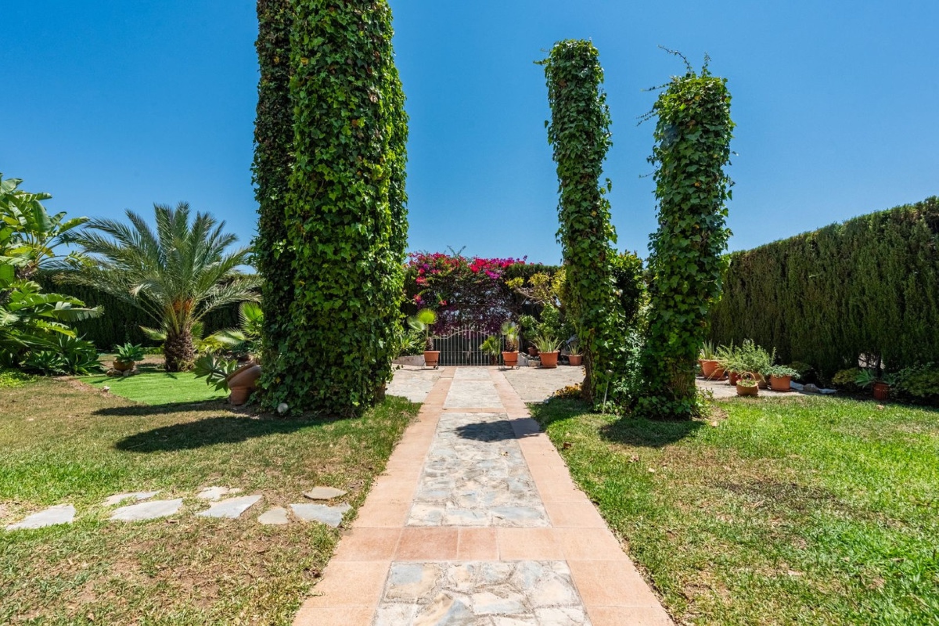 Resale - Villa - Estepona - Atalaya
