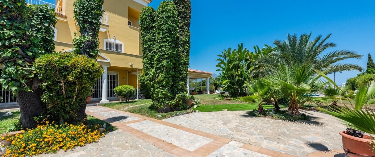 Resale - Villa - Estepona - Atalaya
