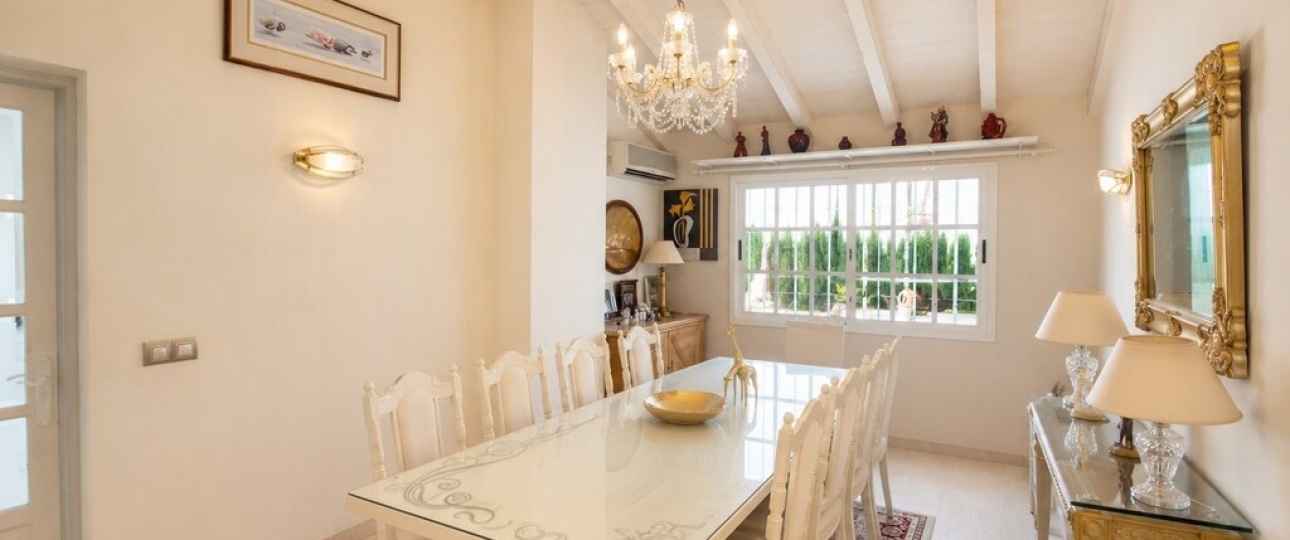 Resale - Villa - Estepona - Atalaya