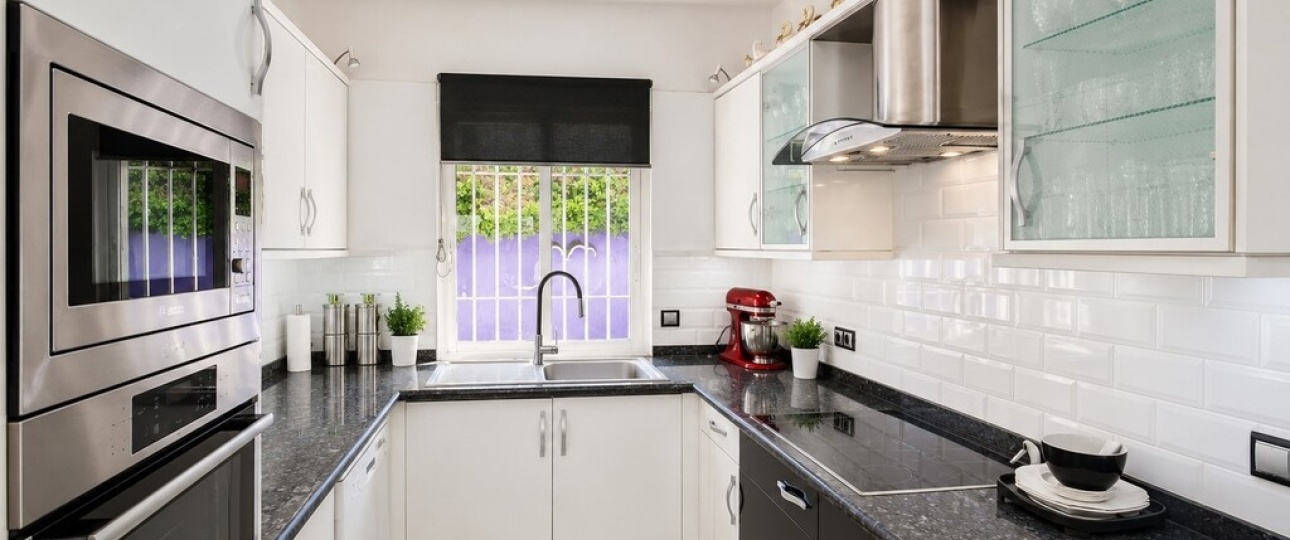 Resale - Villa - Estepona - Atalaya