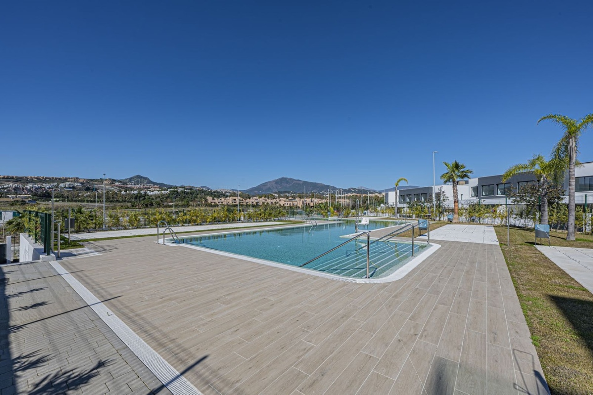 Resale - Villa - Estepona - Atalaya