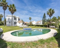 Resale - Villa - Estepona - Atalaya