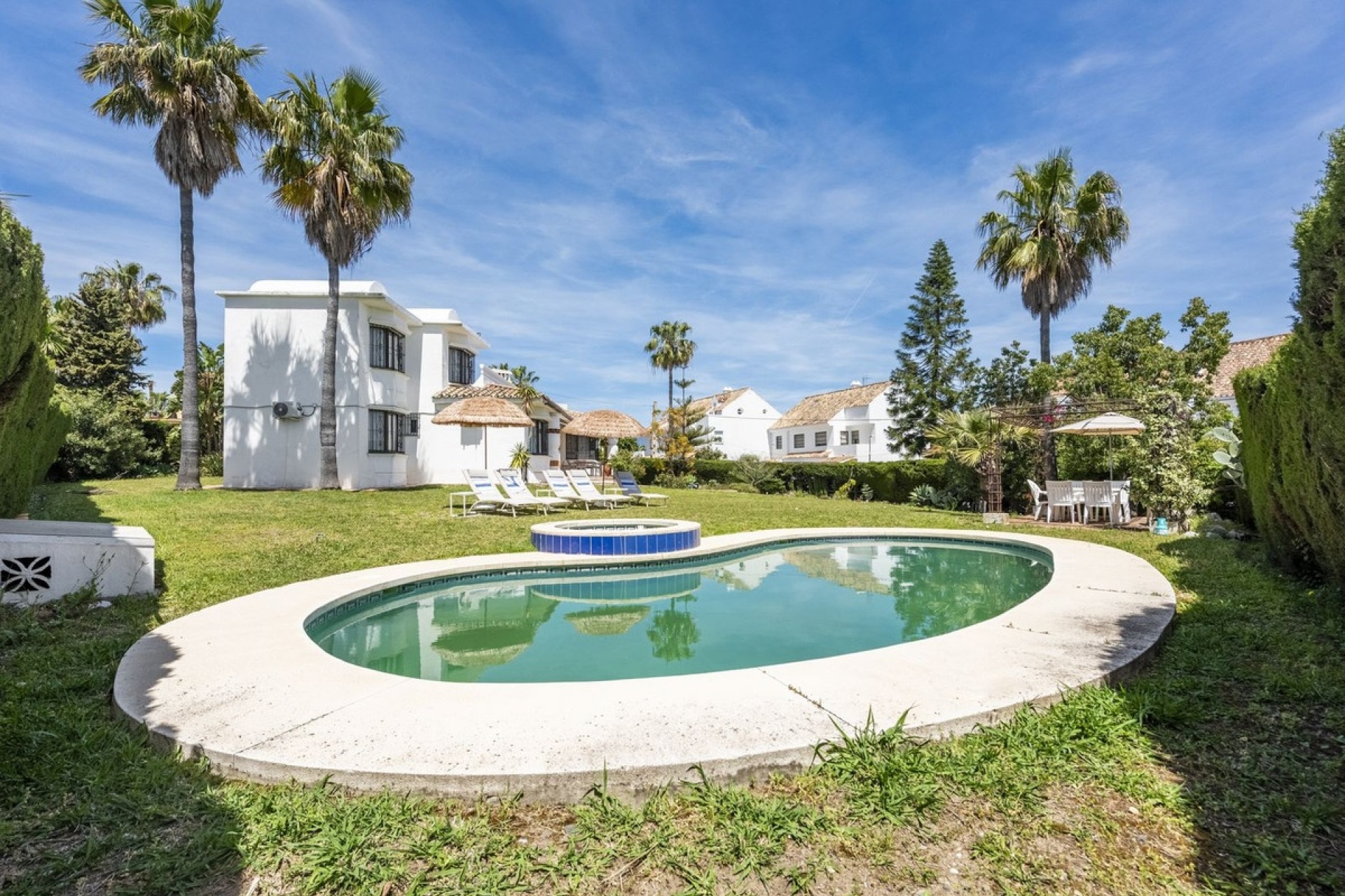 Resale - Villa - Estepona - Atalaya