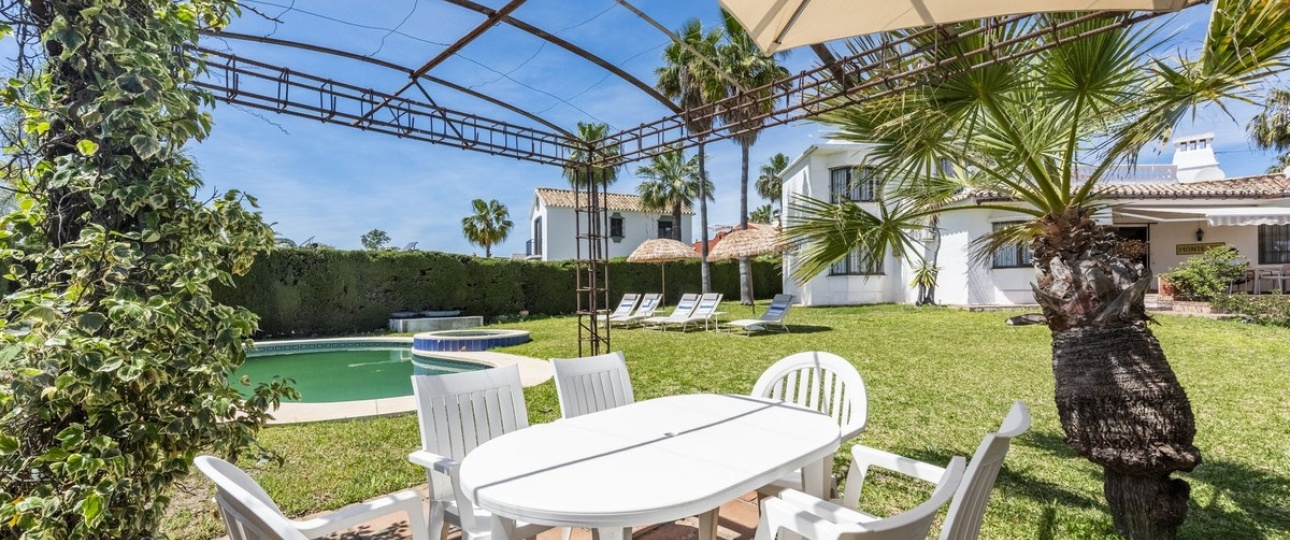 Resale - Villa - Estepona - Atalaya
