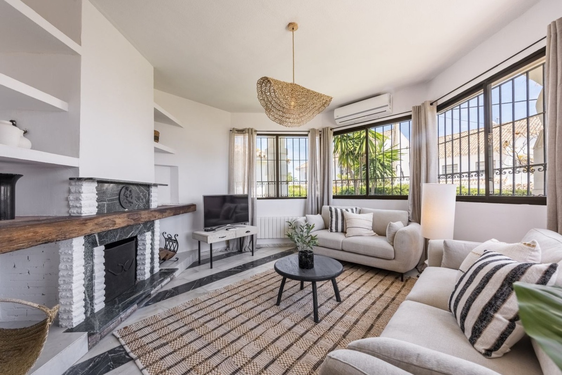 Resale - Villa - Estepona - Atalaya