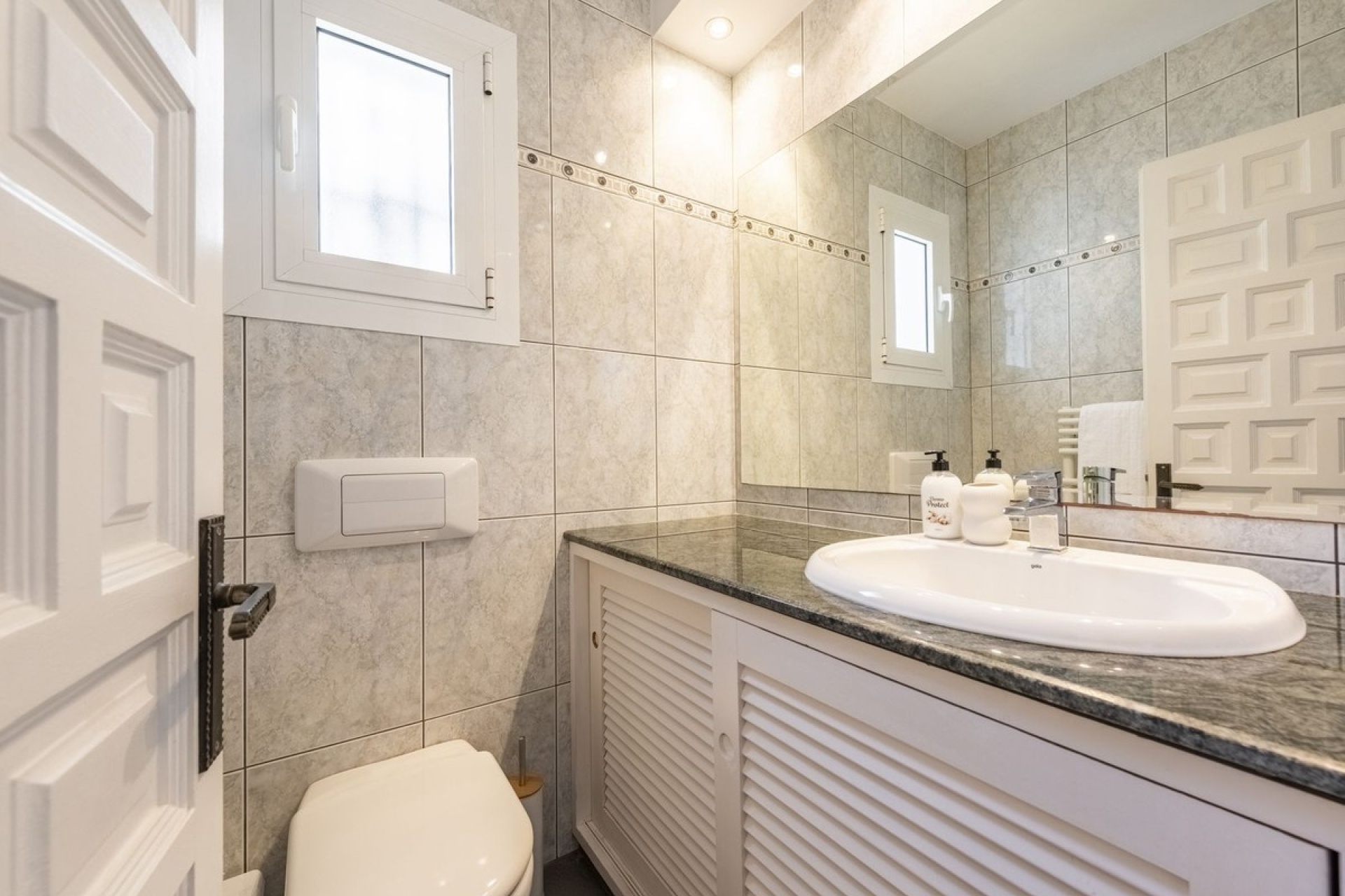 Resale - Villa - Estepona - Atalaya