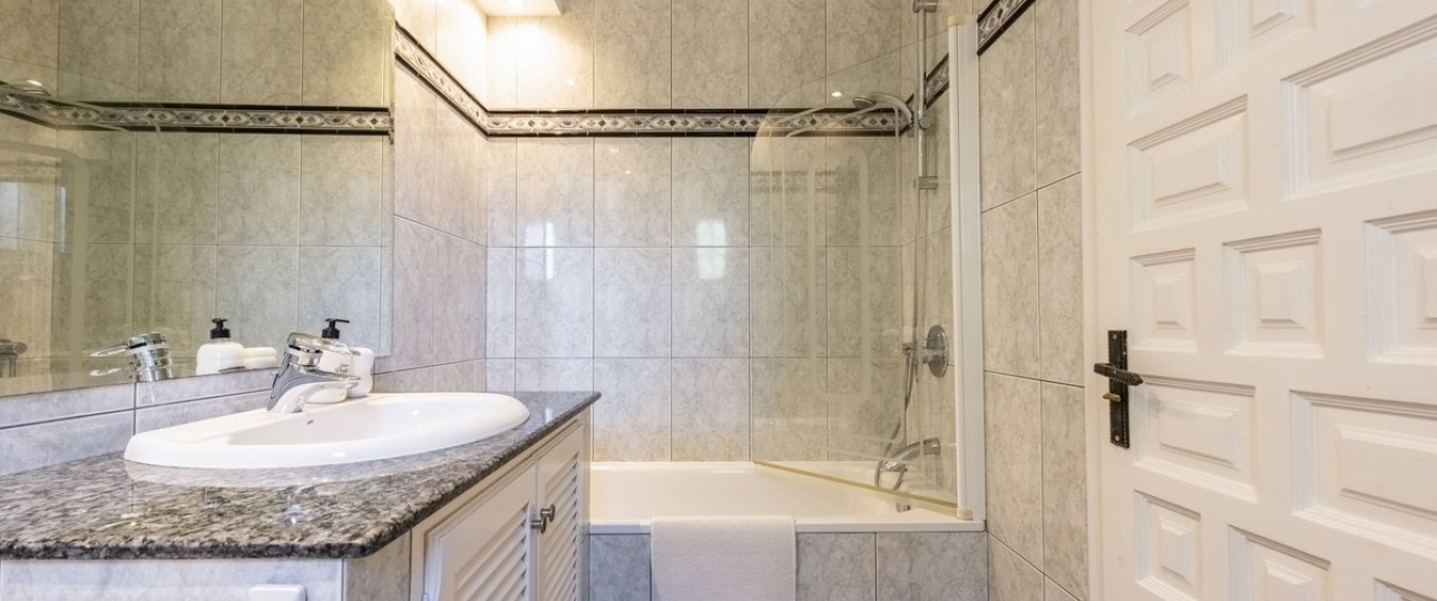 Resale - Villa - Estepona - Atalaya