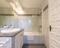 Resale - Villa - Estepona - Atalaya