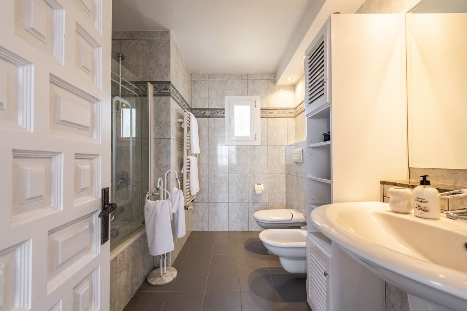 Resale - Villa - Estepona - Atalaya