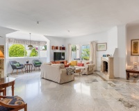 Resale - Villa - Estepona - Atalaya