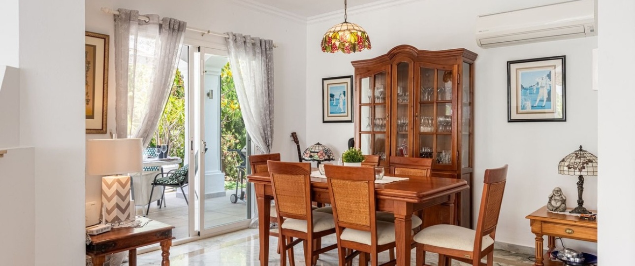 Resale - Villa - Estepona - Atalaya