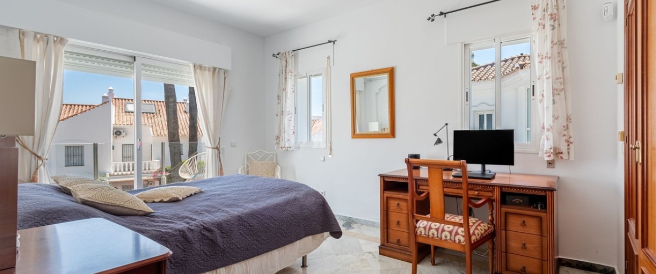 Resale - Villa - Estepona - Atalaya