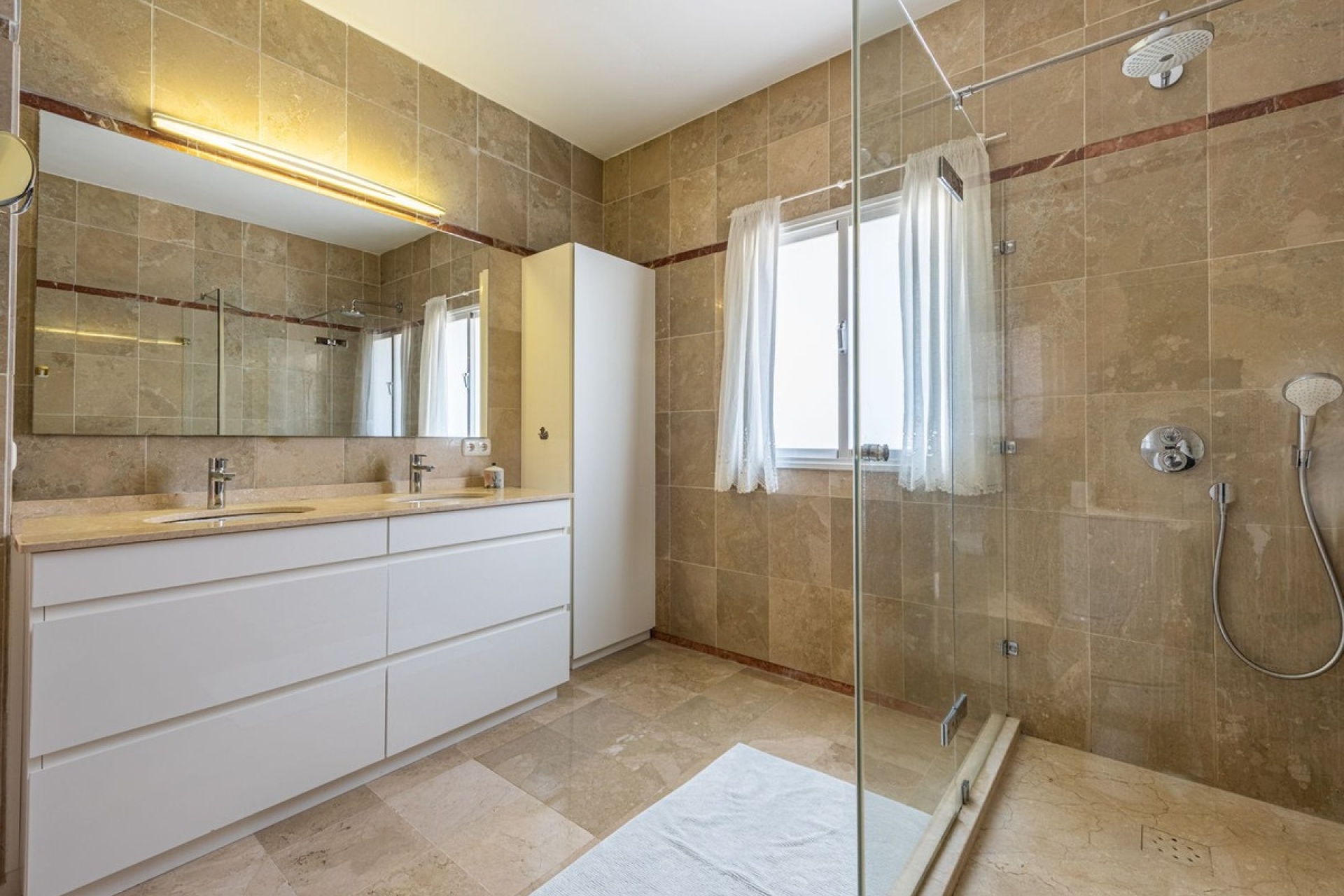 Resale - Villa - Estepona - Atalaya