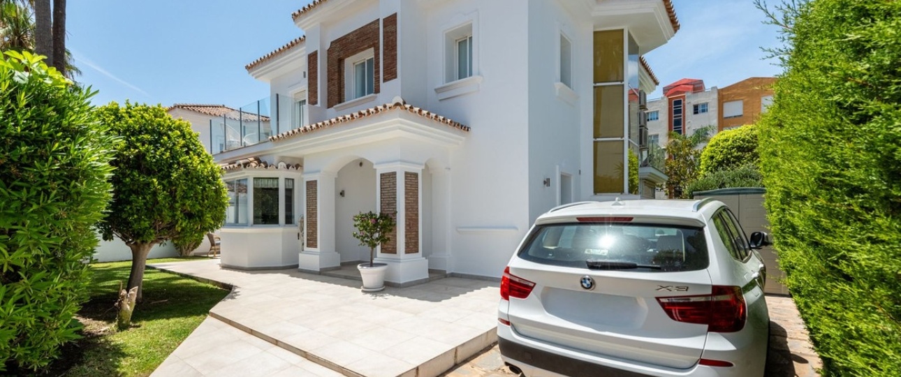 Resale - Villa - Estepona - Atalaya