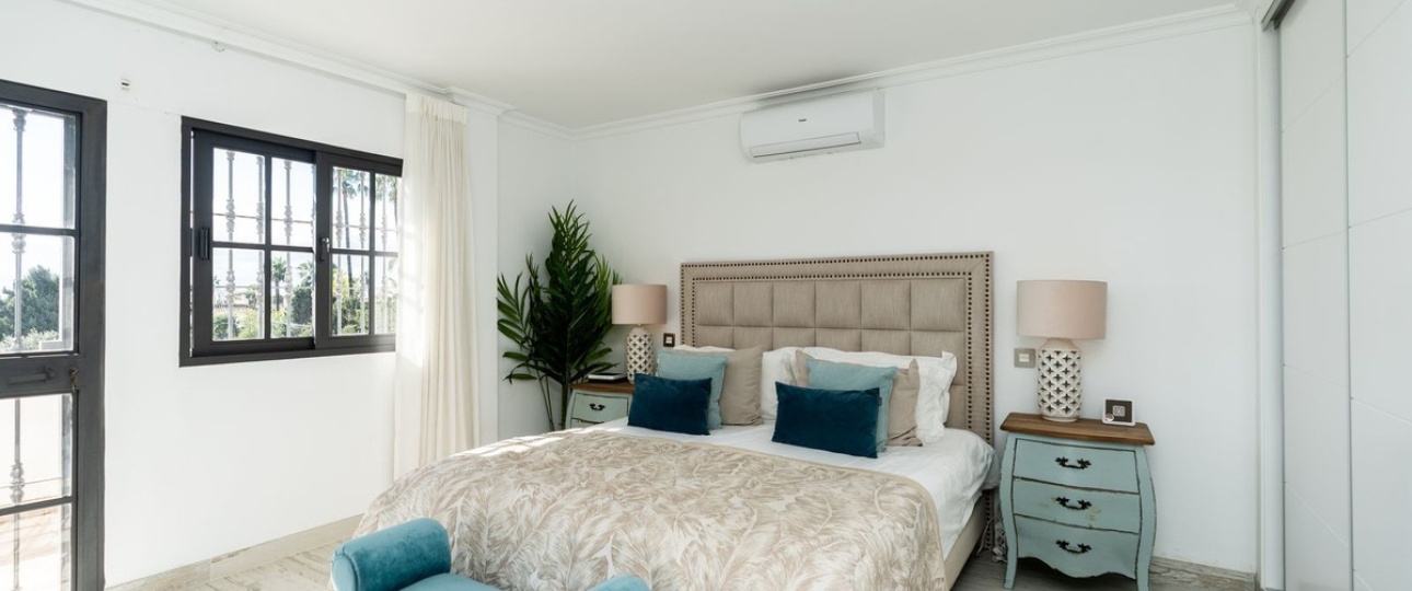 Resale - Villa - Estepona - Atalaya