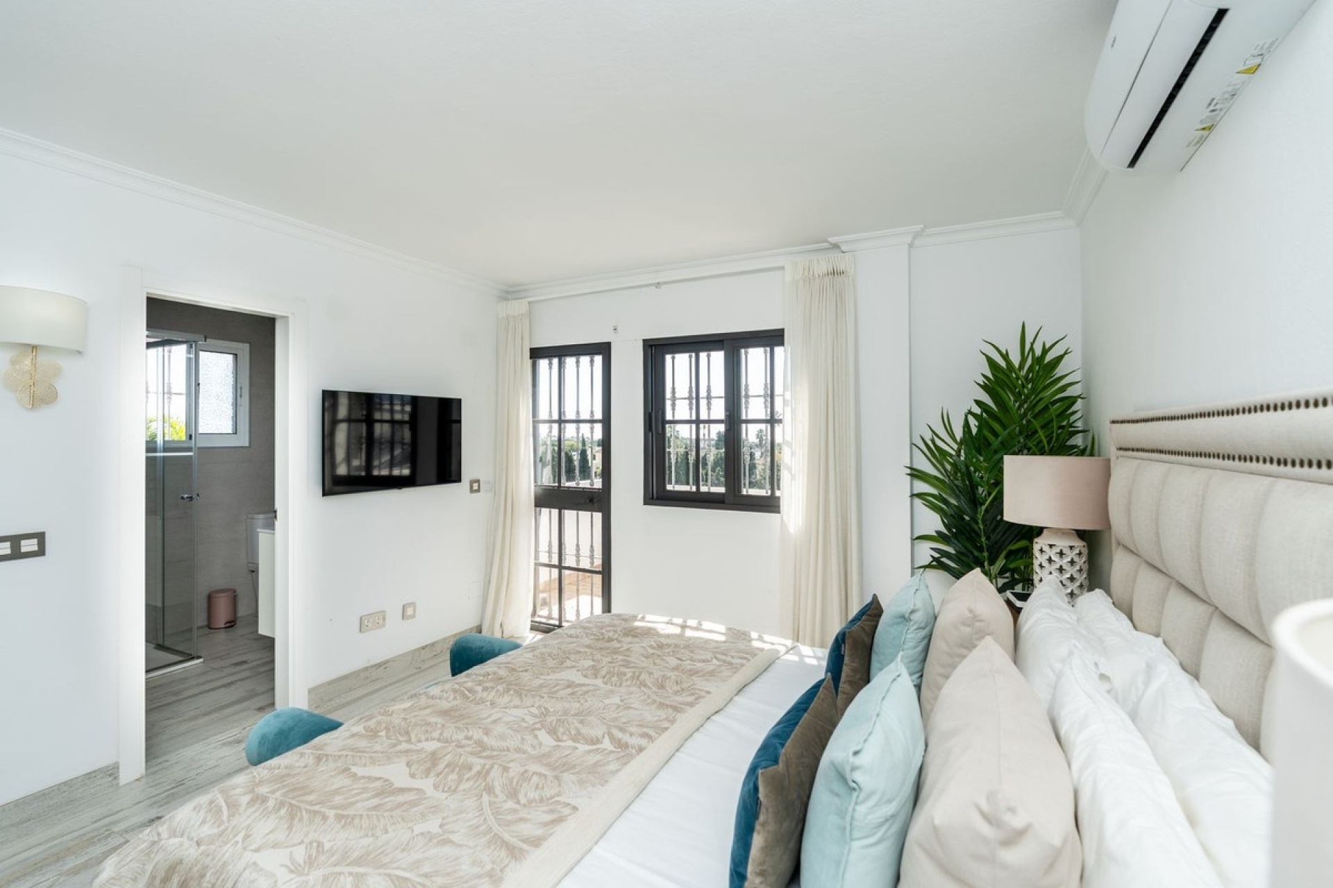Resale - Villa - Estepona - Atalaya
