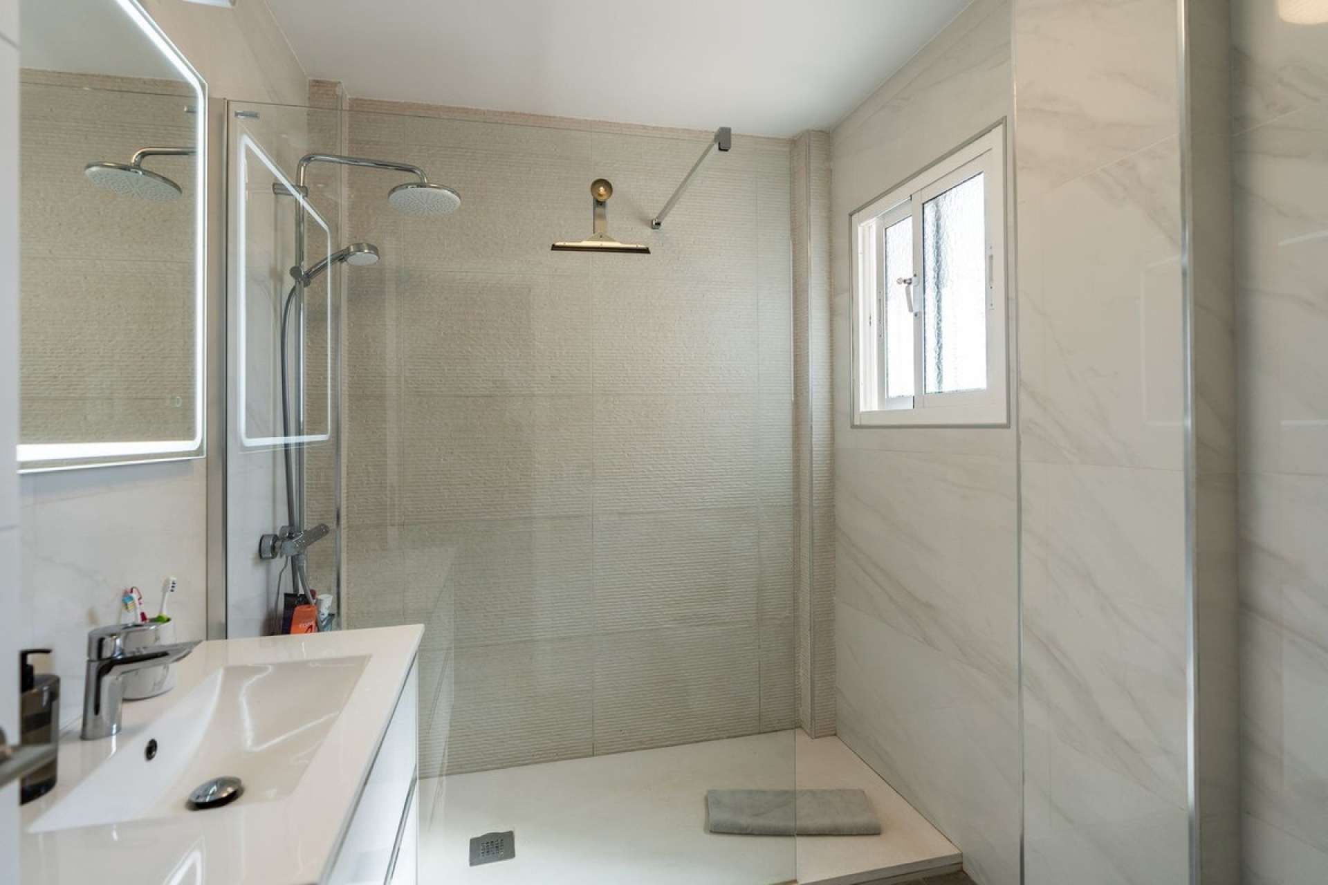 Resale - Villa - Estepona - Atalaya